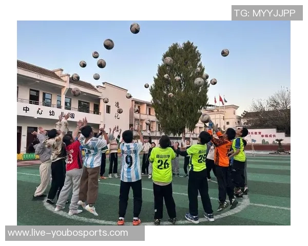 足球场与篮球场的魅力对比探讨运动文化的多样性与热情 足球场与篮球场的魅力对比探讨运动文化的多样性与热情